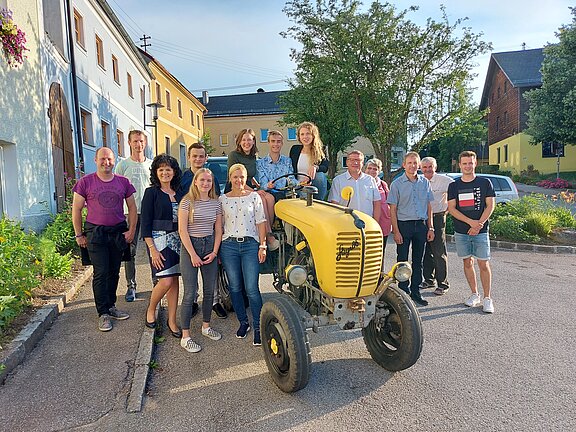 JVP_Team_mit_den_2_NR.JPG  