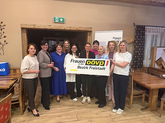 Bezirksteam_Fraueninderooevp.jpg  