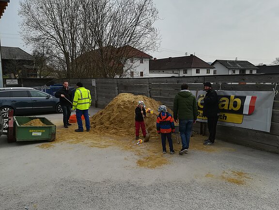 OEAAB-Sandkistenaktion_Rainbach_2019-3.jpg  